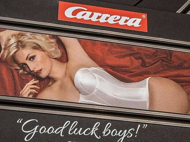 Titel-Bild zur News: Spezialschiene im exklusiven Carrera-Design