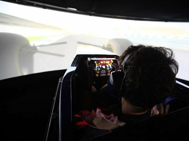 Titel-Bild zur News: Bruno Senna im Williams-Simulator