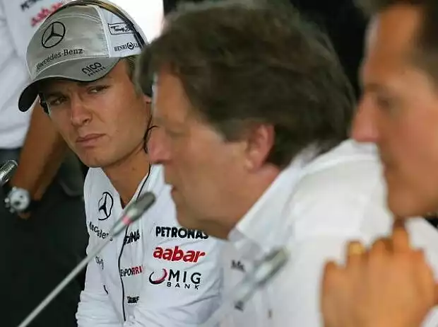 Titel-Bild zur News: Nico Rosberg, Norbert Haug und Michael Schumacher