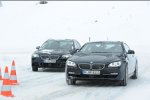 Bruno Spengler und Martin Kaymer beim Duell auf vier Rädern im Schnee