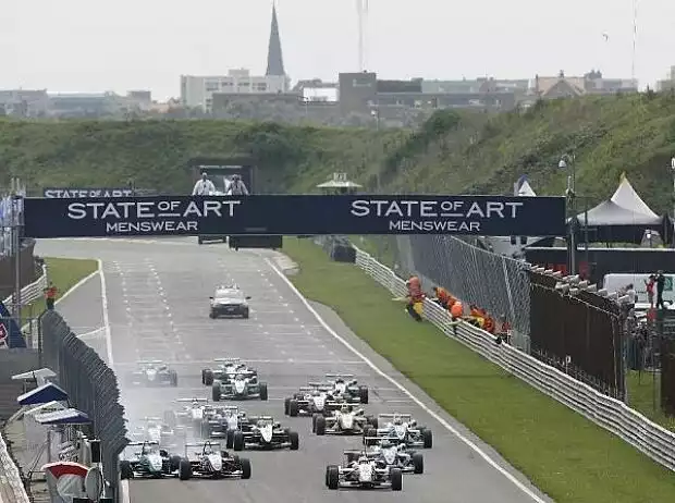 Start zum Formel-3-Masters in Zandvoort 2011 Titel-Bild zur News: Start zum Formel-3-Masters in Zandvoort 2011