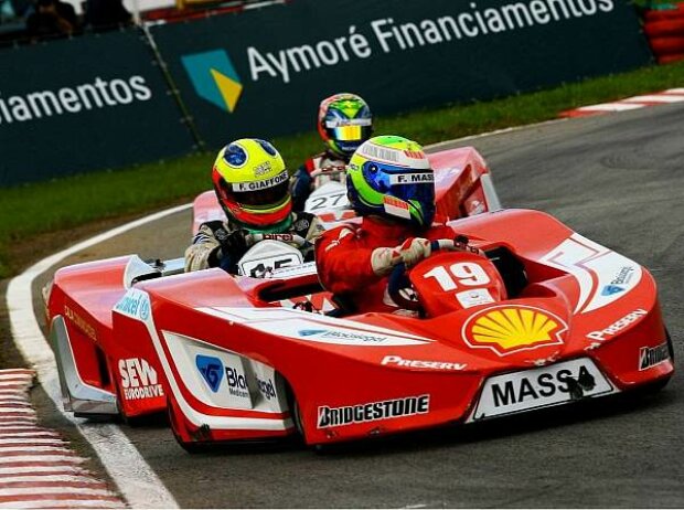 Titel-Bild zur News: Felipe Massa beim Kartrennen in Florianopolis 2008