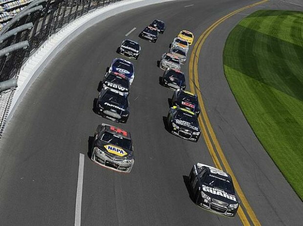Titel-Bild zur News: Pack-Racing in Daytona