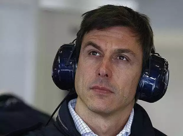 Toto Wolff mit Kopfhörer Titel-Bild zur News: Toto Wolff mit Kopfhörer