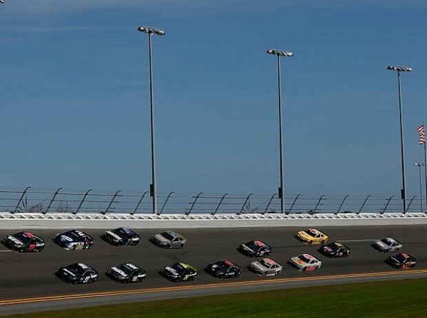Titel-Bild zur News: Pack-Racing in Daytona