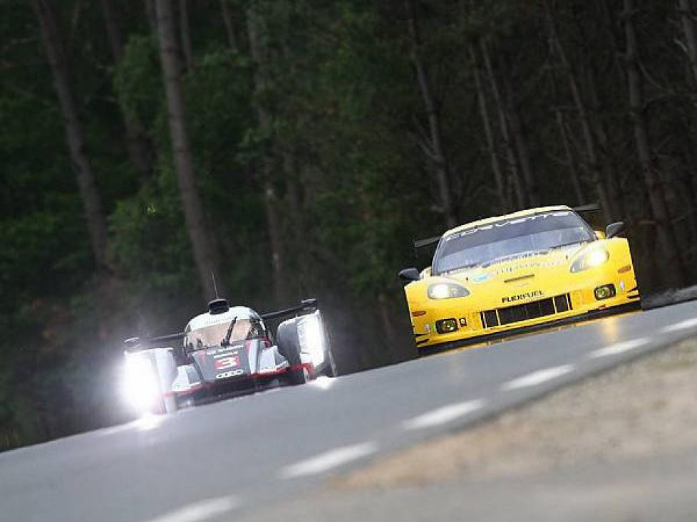 Audi R18 gegen Chevrolet Corvette
