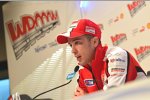 Andrea Dovizioso steht den Medien Rede und Antwort