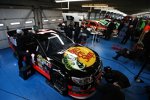 Der Chevrolet SS von Tony Stewart (Stewart/Haas) in der Garage