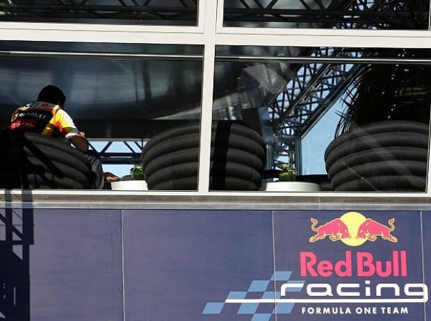 Alsonso, Red Bull, Motorhome