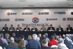 Speedway Motorsports Inc. (SMI) mit Bruton Smith in der Mitte