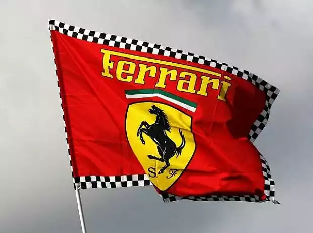 Ferrari-Flagge Titel-Bild zur News: Ferrari-Flagge