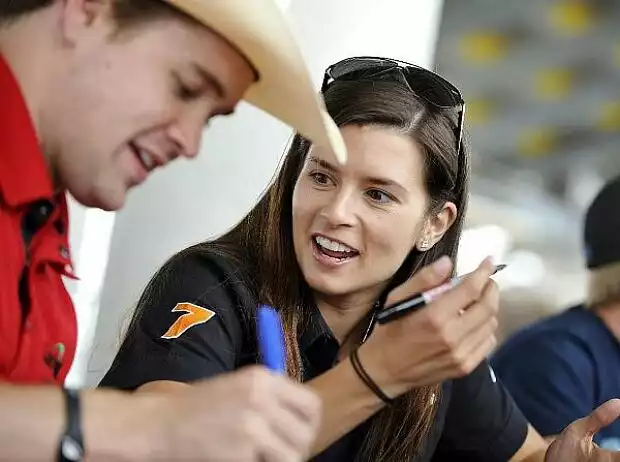 Titel-Bild zur News: Danica Patrick, Ricky Stenhouse