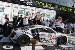 Der in der GT-Klasse siegreiche Alex-Job-Audi in der Victory Lane