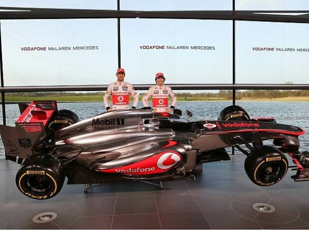 Titel-Bild zur News: Jenson Button, Sergio Perez, MP4-28