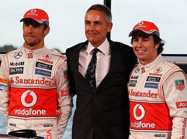 Titel-Bild zur News: Jenson Button, Martin Whitmarsh (Teamchef), Sergio Perez