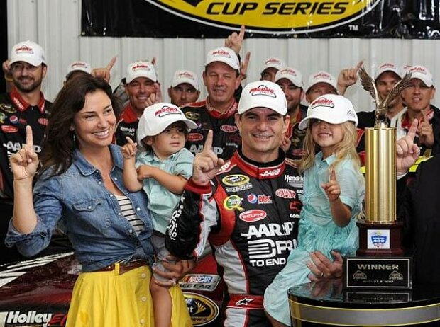 Familie Gordon in der Victory Lane von Pocono Familie Gordon in der Victory Lane von Pocono