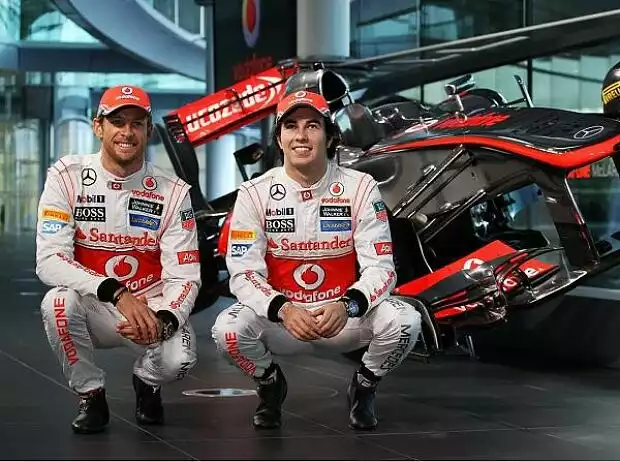 Jenson Button und Sergio Perez bei der Präsentation des McLaren-Mercedes MP4-28 Titel-Bild zur News: Jenson Button und Sergio Perez bei der Präsentation des McLaren-Mercedes MP4-28