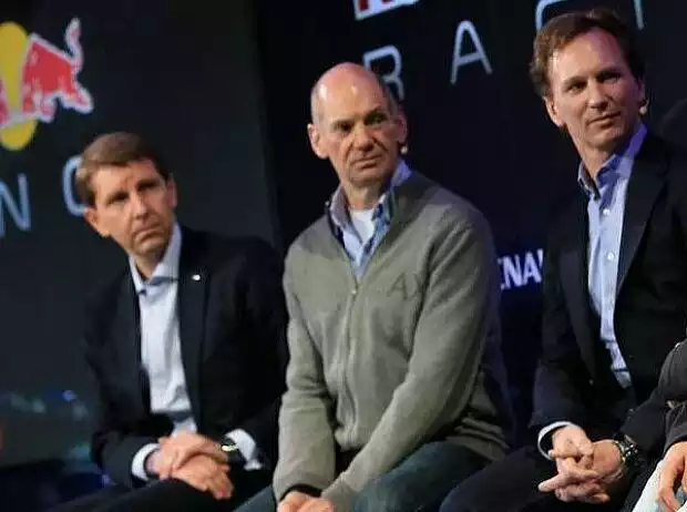 Titel-Bild zur News: Adrian Newey (Technischer Direktor), Christian Horner (Teamchef), Simon Sproule (Infiniti)