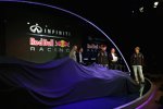 Adrian Newey, Christian Horner, Mark Webber (Red Bull) und Sebastian Vettel (Red Bull) 