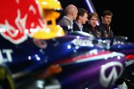 Adrian Newey, Christian Horner, Mark Webber (Red Bull) und Sebastian Vettel (Red Bull) 