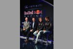 Adrian Newey, Christian Horner, Sebastian Vettel (Red Bull) und Mark Webber (Red Bull) 