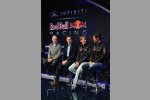 Adrian Newey, Christian Horner, Sebastian Vettel (Red Bull) und Mark Webber (Red Bull) 