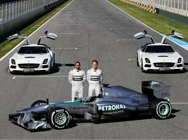 Titel-Bild zur News: Präsentation des Mercedes F1 W04