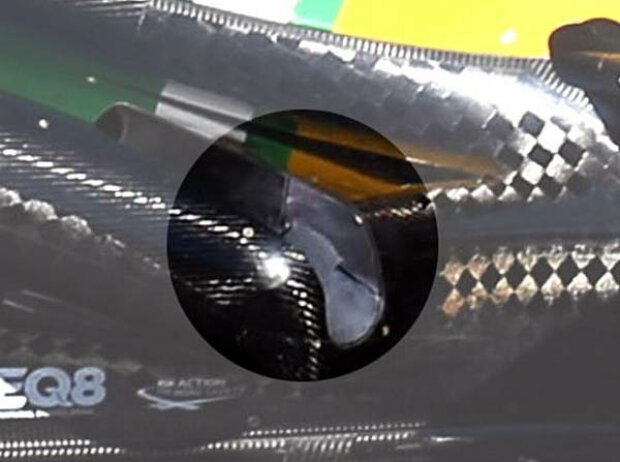 Der Flügel im Auspuffschacht des Caterham CT03