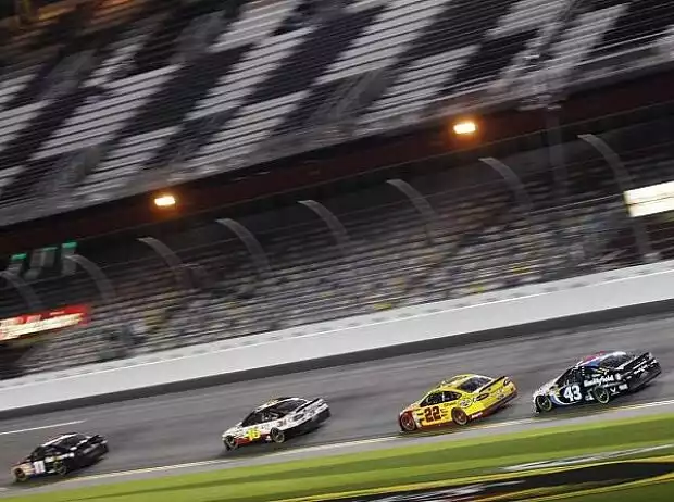 Denny Hamlin, Greg Biffle, Joey Logano, Aric Almirola Titel-Bild zur News: Denny Hamlin, Greg Biffle, Joey Logano, Aric Almirola