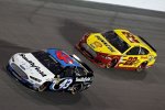 Aric Almirola (Petty) und Joey Logano (Penske)