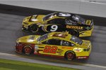 Joey Logano (Penske) und Marcos Ambrose (Petty) 