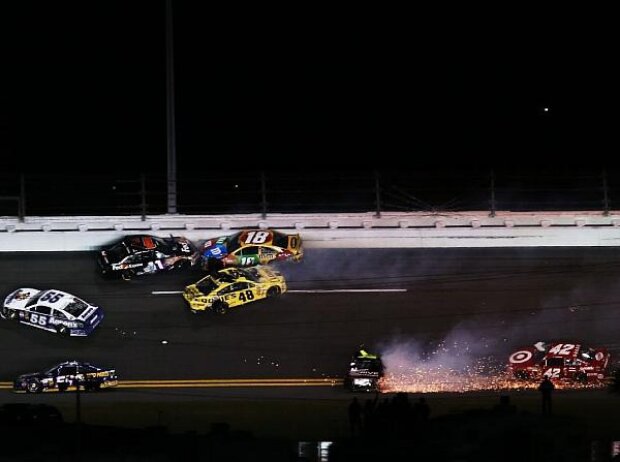 Denny Hamlin, Kyle Busch, Juan Pablo Montoya, Jeff Gordon, Mark Martin, Jimmie Johnson, Martin Truex Jun. Denny Hamlin, Kyle Busch, Juan Pablo Montoya, Jeff Gordon, Mark Martin, Jimmie Johnson, Martin Truex Jun.