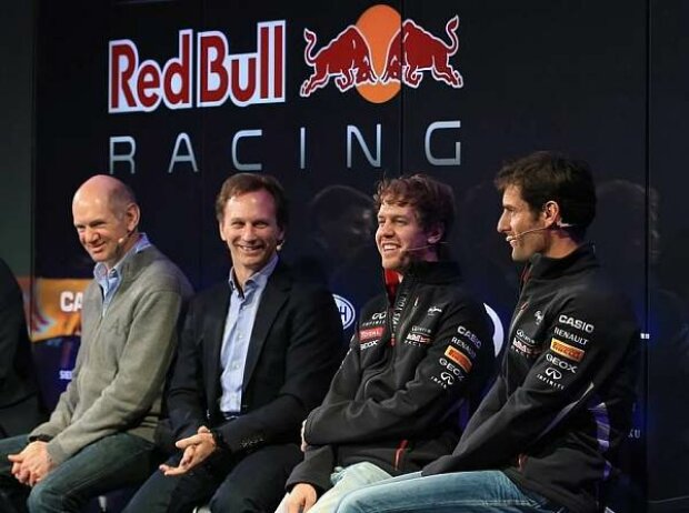 Titel-Bild zur News: Mark Webber, Sebastian Vettel, Christian Horner, Adrian Newey