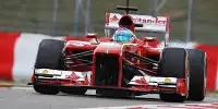 Bild zum Inhalt: Alonso glücklich mit der roten Göttin vom anderen Stern