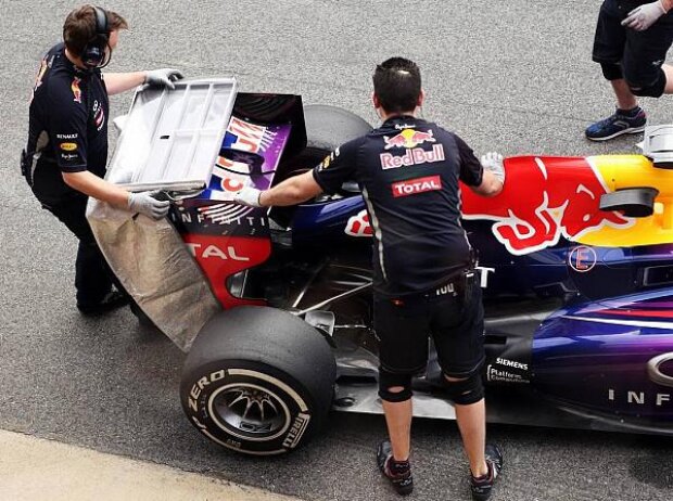 Titel-Bild zur News: Sebastian Vettel, Red Bull, Abdeckung, Versteckspiel