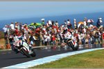 Leon Camier vor Leon Haslam 