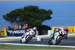 Leon Camier vor Jonathan Rea 