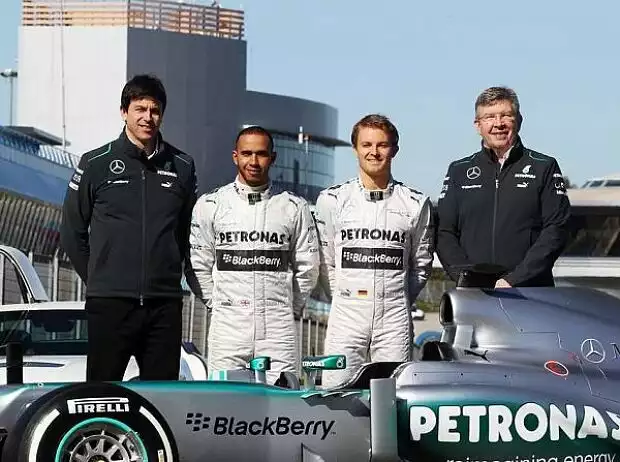 Lewis Hamilton, Nico Rosberg, Ross Brawn (Teamchef) Titel-Bild zur News: Lewis Hamilton, Nico Rosberg, Ross Brawn (Teamchef)