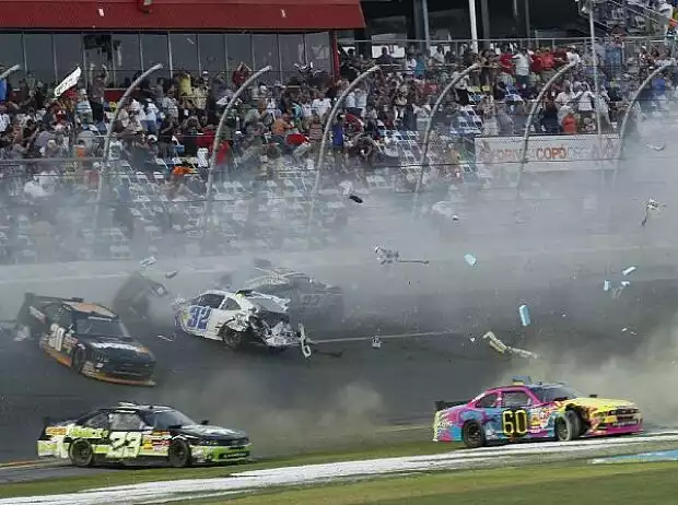 Nationwide, Daytona, 2013, Crash, Big One Titel-Bild zur News: Nationwide, Daytona, 2013, Crash, Big One