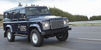 Bild zum Inhalt: Genf 2013: Land Rover setzt den Defender unter Strom