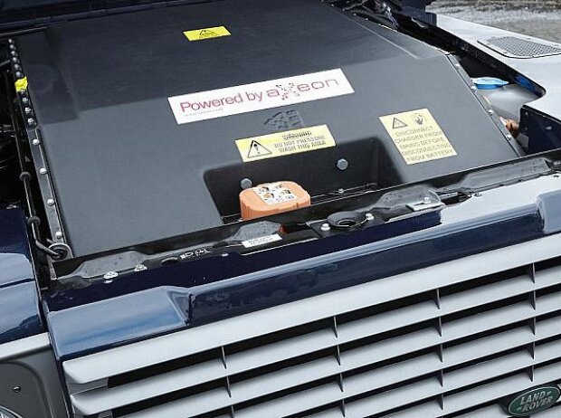 Der rund 410 Kilo schwere Akku ist im Motorraum untergebracht Der rund 410 Kilo schwere Akku ist im Motorraum untergebracht