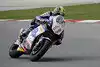 Bild zum Inhalt: Abraham freundet sich mit der Aprilia an