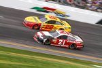 Joey Logano noch unversehrt, Trevor Bayne bereits mit Streifschuss