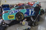 Arbeit in der Garage von Ricky Stenhouse (Roush) 