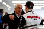 Brad Keselowski im Gespräch mit Roger Penske 