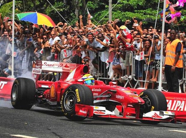 Titel-Bild zur News: Felipe Massa, Showrun, Rio