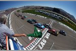 Start zum Kobalt Tools 400 mit Brad Keselowski (Penske) und Clint Bowyer (Waltrip) an der Spitze