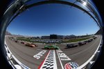 Race Action in Las Vegas mit Danica Patrick (Stewart/Haas) im Mittelpunkt