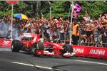Felipe Massa lässt die Reifen qualmen