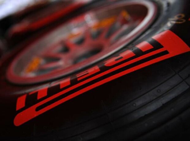 Titel-Bild zur News: Supersoft-Reifen von Pirelli
